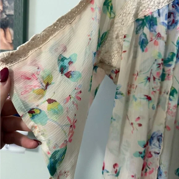 Express Floral Kimono Cardigan with crochet/lace accents - Picture 4 of 6